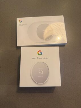 Google Nest Thermostat - White and Multicolor Logo
